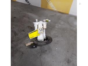 Usados Bomba de gasolina Suzuki Alto (GF) 1.0 12V Precio € 45,00 Norma de margen ofrecido por Yellow Parts