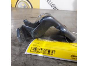 Używane Zawias drzwi prawych tylnych Suzuki Alto (GF) 1.0 12V Cena € 15,00 Procedura marży oferowane przez Yellow Parts