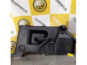 Usados Tapizado de maletero derecha Suzuki Swift (ZA/ZC/ZD) 1.2 16_ Precio € 45,00 Norma de margen ofrecido por Yellow Parts