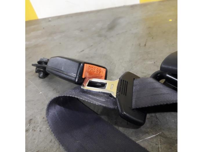 Seatbelt tensioner, right from a Suzuki Swift (SF310/413) 1.3i 5-Drs. 1998