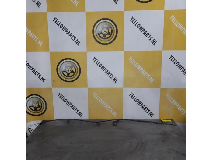 Używane Linka hamulca recznego Suzuki Splash 1.2 16V Cena € 20,00 Procedura marży oferowane przez Yellow Parts