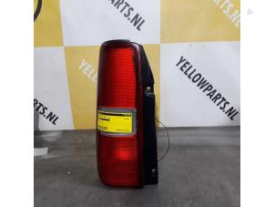 Usados Luz trasera izquierda Suzuki Jimny Hardtop 1.3i 16V 4x4 Precio € 35,00 Norma de margen ofrecido por Yellow Parts