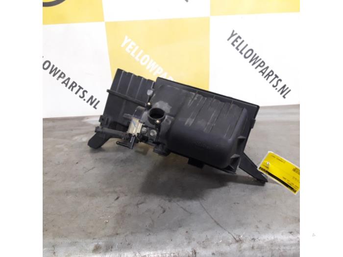 Begagnade Luftfilterhus Suzuki Swift (ZA/ZC/ZD1/2/3/9) 1.3 VVT 16V Pris € 35,00 Marginaltabell erbjuds av Yellow Parts