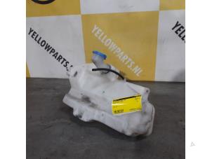Usagé Réservoir lave-glace avant Suzuki New Ignis (MH) 1.3 16V Prix € 20,00 Règlement à la marge proposé par Yellow Parts
