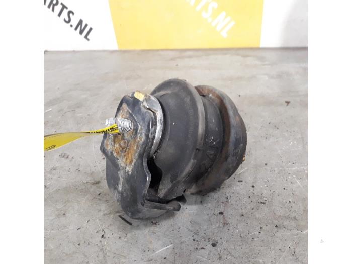 Engine mount from a Suzuki Grand Vitara II (JT) 2.4 16V 2009