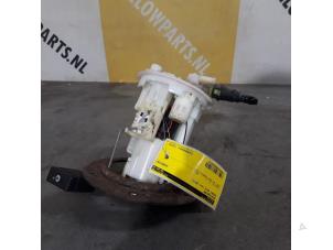 Usagé Pompe essence Suzuki Alto (GF) 1.0 12V Prix € 45,00 Règlement à la marge proposé par Yellow Parts
