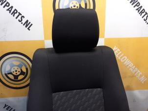 Używane Fotel prawy Suzuki SX4 (EY/GY) 1.6 16V VVT Comfort,Exclusive Autom. Cena € 100,00 Procedura marży oferowane przez Yellow Parts