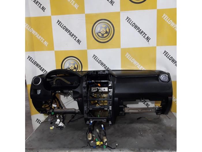 Używane Panel Suzuki Grand Vitara II (JT) 2.4 16V Cena € 125,00 Procedura marży oferowane przez Yellow Parts