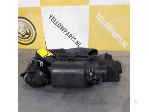 Używane Obudowa filtra powietrza Suzuki SX4 (EY/GY) 1.6 16V VVT Comfort,Exclusive Autom. Cena € 40,00 Procedura marży oferowane przez Yellow Parts