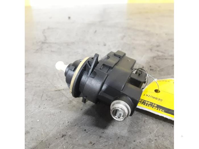 Używane Silnik reflektora Suzuki SX4 (EY/GY) 1.6 16V 4x2 Cena € 19,99 Procedura marży oferowane przez Yellow Parts