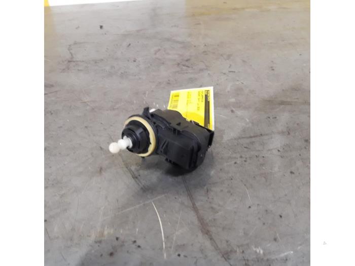 Używane Silnik reflektora Suzuki SX4 (EY/GY) 1.6 16V 4x2 Cena € 19,99 Procedura marży oferowane przez Yellow Parts