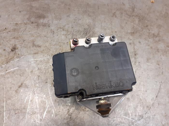 Usagé Pompe ABS Suzuki Alto (RF410) 1.1 16V Prix € 69,00 Règlement à la marge proposé par Yellow Parts