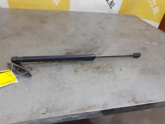Rear gas strut, right from a Suzuki SX4 (EY/GY) 1.6 16V VVT Comfort,Exclusive Autom. 2006