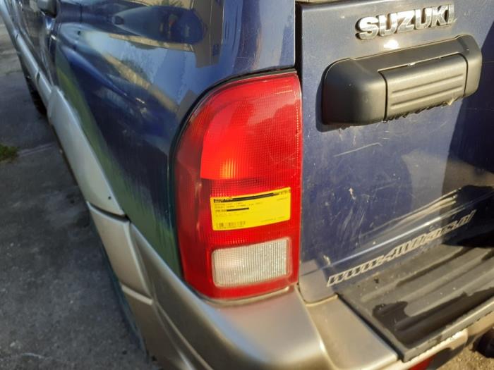 Suzuki Grand Vitara Feux arrière gauches stock | ProxyParts.fr