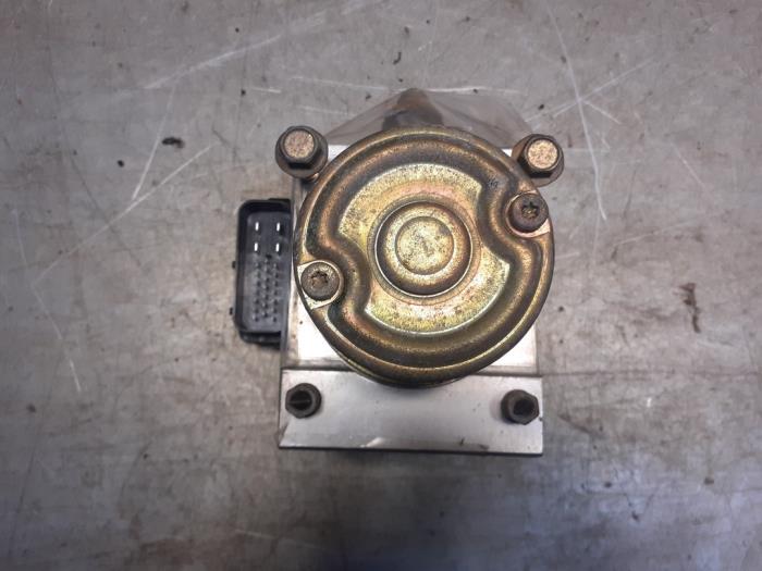 Usagé Pompe ABS Suzuki Alto (RF410) 1.1 16V Prix € 69,00 Règlement à la marge proposé par Yellow Parts
