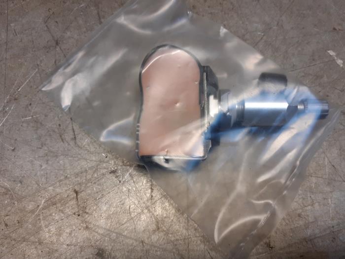 Däcktryckssensor från en Suzuki Swift (ZA/ZC/ZD) 1.2 16_ 2015