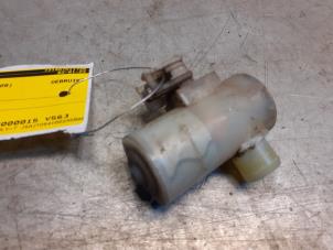 Used Windscreen washer pump Suzuki Grand Vitara II (JT) 2.0 16V Price € 20,00 Margin scheme offered by Yellow Parts