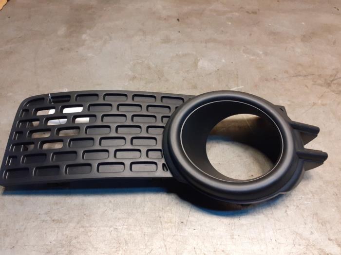 Fog light cover plate, right from a Suzuki Ignis (MF)  2018