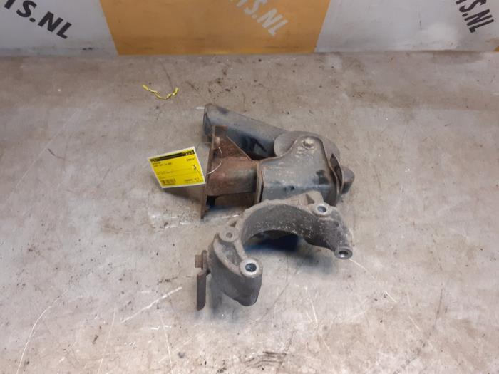 Usagé Support moteur Suzuki Swift (ZA/ZC/ZD1/2/3/9) 1.3 VVT 16V Prix € 35,00 Règlement à la marge proposé par Yellow Parts