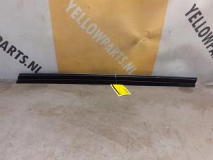 Usagé Joint de vitre Suzuki Alto (GF) 1.0 12V Prix € 12,50 Règlement à la marge proposé par Yellow Parts