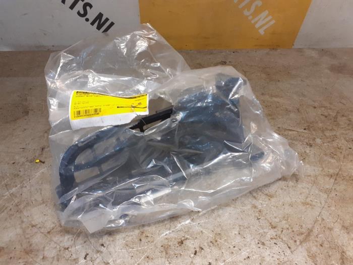 Używane Blacha (rózne) Suzuki Alto 1.0 12V Cena € 10,00 Procedura marży oferowane przez Yellow Parts