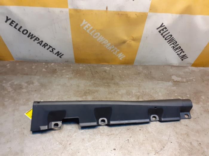 Używane Próg prawy Suzuki New Ignis (MH) Cena € 35,00 Procedura marży oferowane przez Yellow Parts