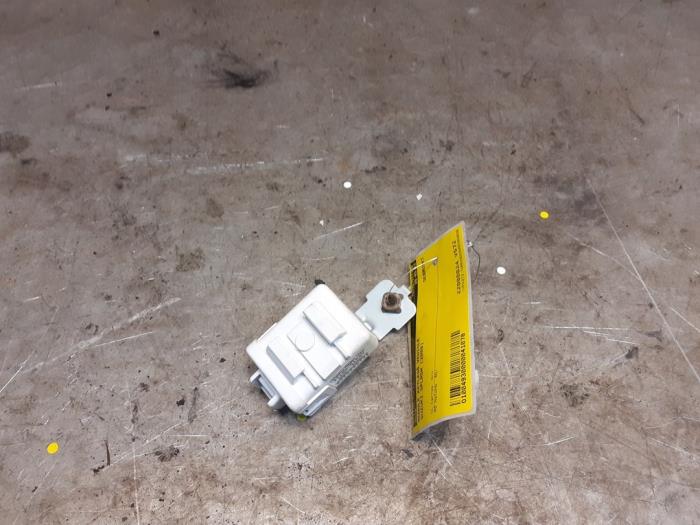 Używane Modul keyless vehicle Suzuki Splash 1.2 16V Cena € 39,99 Procedura marży oferowane przez Yellow Parts