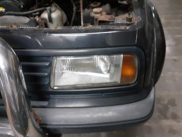 Headlight, left from a Suzuki Vitara (ET/FT/TA) 1.6i 1990