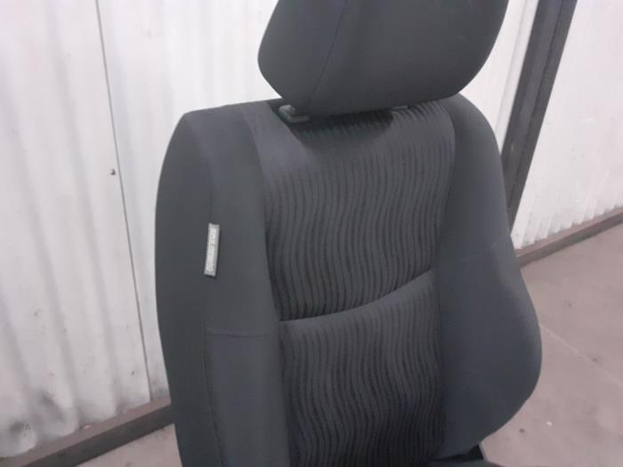 Fotel prawy z Suzuki Swift (ZA/ZC/ZD) 1.2 16V 2010