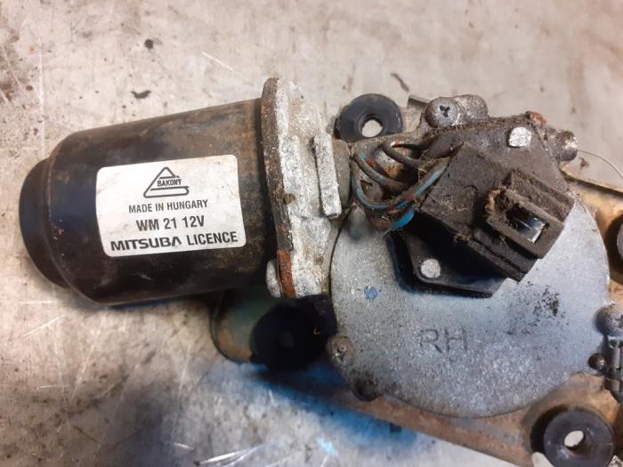 Front wiper motor from a Suzuki Wagon-R+ (RB) 1.2 16V 2006