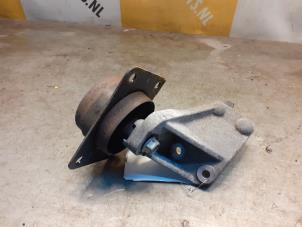 Engine mount from a Suzuki SX4 (EY/GY) 1.6 16V VVT Comfort,Exclusive Autom. 2008