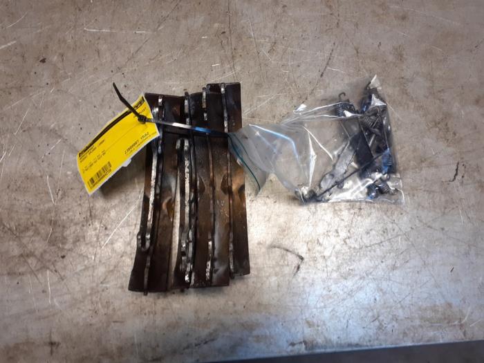 Begagnade Bromsback Suzuki Splash 1.0 12V Pris € 25,00 Marginaltabell erbjuds av Yellow Parts