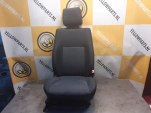 Używane Fotel prawy Suzuki SX4 (EY/GY) 1.6 16V VVT Comfort,Exclusive Autom. Cena € 75,00 Procedura marży oferowane przez Yellow Parts