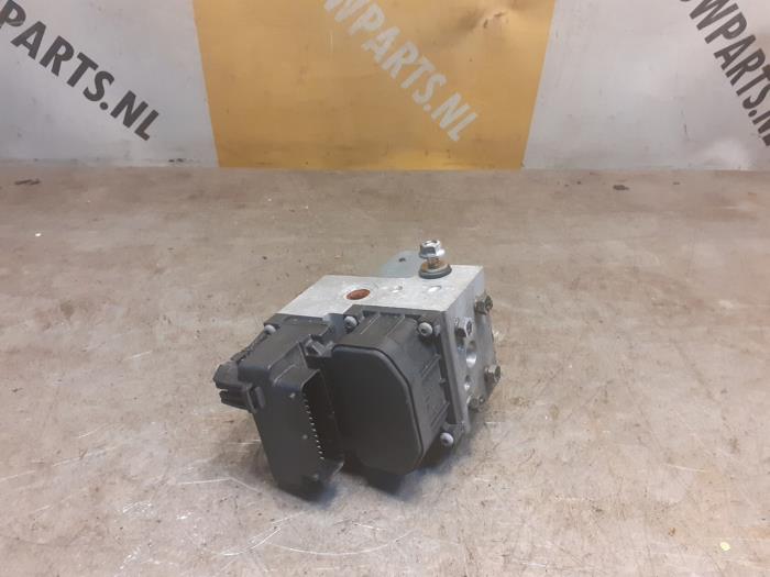 Used ABS pump Suzuki Swift (SF310/413) 1.3i 5-Drs. Price € 65,00 Margin scheme offered by Yellow Parts
