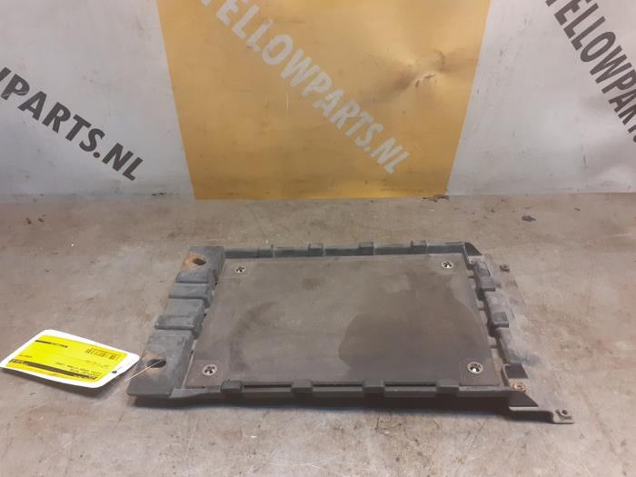 Gebrauchte Abdeckblech Motor Suzuki Grand Vitara II (JT) 2.0 16V Preis € 20,00 Margenregelung angeboten von Yellow Parts