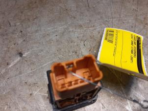 Used Switch (miscellaneous) Suzuki Grand Vitara II (JT) 1.9 DDiS Price € 20,00 Margin scheme offered by Yellow Parts