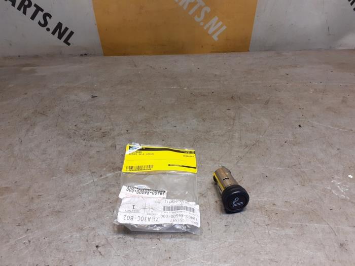 Gebrauchte Zigarettenanzünder Suzuki SX4 (EY/GY) 1.6 16V VVT Comfort,Exclusive Autom. Preis € 9,50 Margenregelung angeboten von Yellow Parts