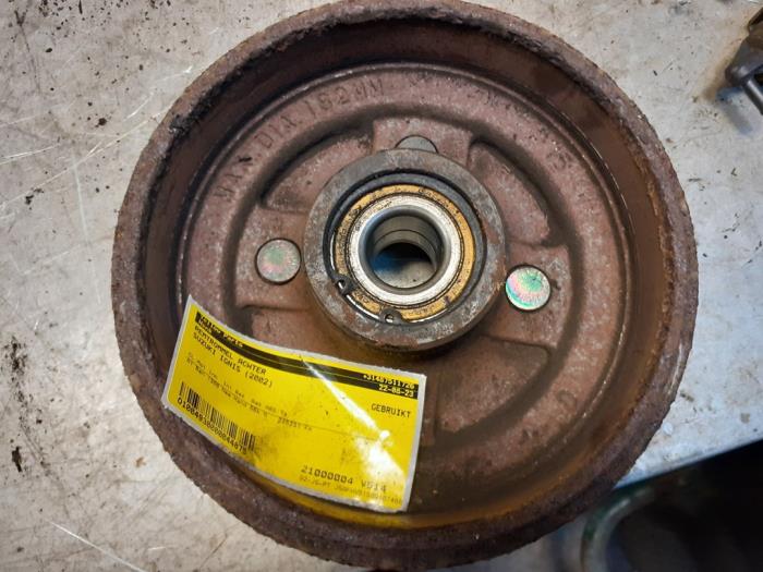 Używane Hamulec bebnowy tyl Suzuki Ignis (FH) 1.3 16V Cena € 19,99 Procedura marży oferowane przez Yellow Parts