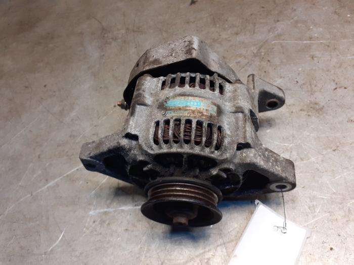 Usagé Dynamo Suzuki Swift (SF413/416) 1.3i GL,GX Prix € 35,00 Règlement à la marge proposé par Yellow Parts