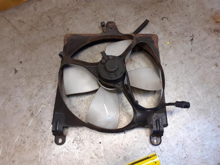 Gebrauchte Kühlerventilator Suzuki Swift (SF413/416) 1.3i GL,GX Preis € 29,99 Margenregelung angeboten von Yellow Parts