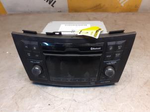 Używane Radioodtwarzacz CD Suzuki Swift (ZA/ZC/ZD) 1.2 16V Cena € 95,00 Procedura marży oferowane przez Yellow Parts