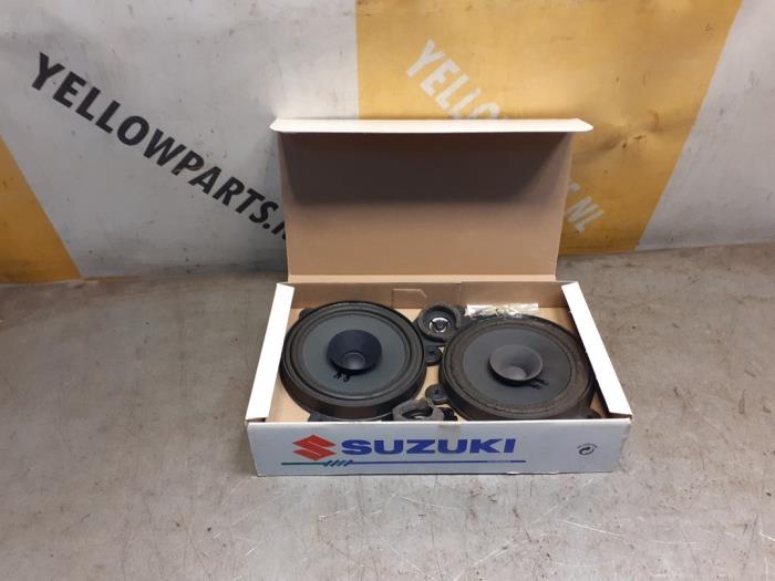Speaker from a Suzuki Wagon-R+ (SR) 1.2 16V 1999