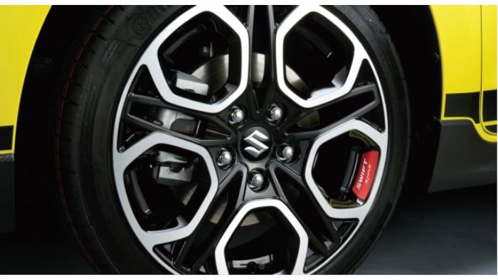 Używane Emblemat Suzuki Swift (ZC/ZD) 1.4 Booster Jet Sport Turbo 16V Cena € 39,00 Procedura marży oferowane przez Yellow Parts