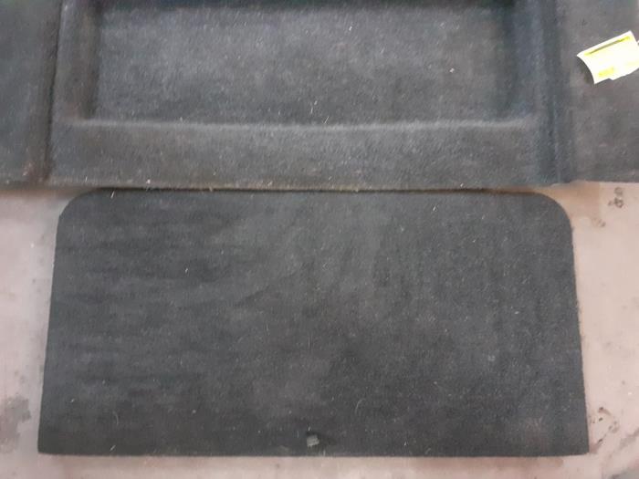 Suelo maletero de un Suzuki Grand Vitara II (JT) 1.6 16V 2010