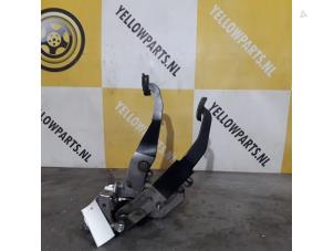 Usagé Kit pédales Suzuki Grand Vitara II (JT) 1.6 16V Prix € 65,00 Règlement à la marge proposé par Yellow Parts