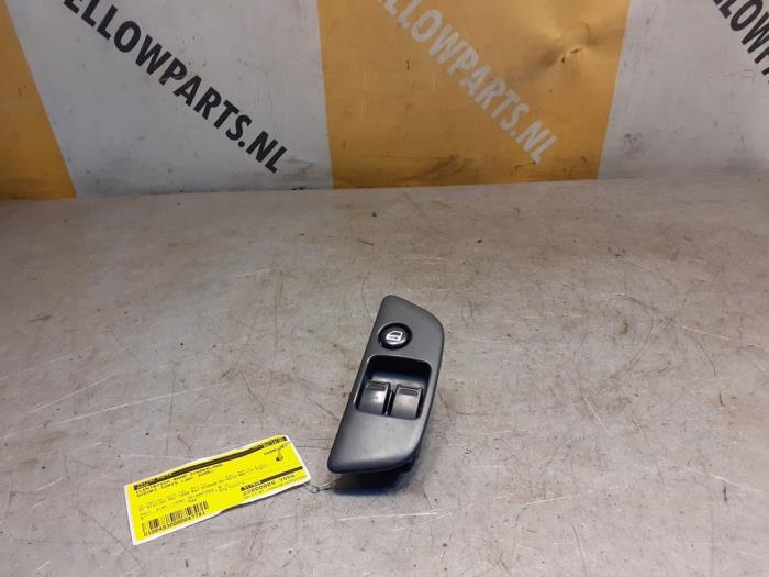 Electric window switch from a Suzuki New Ignis (MH) 1.3 16V 2006