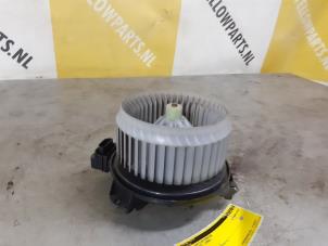Usagé Moteur de ventilation chauffage Suzuki Swift (ZA/ZC/ZD1/2/3/9) 1.3 VVT 16V Prix € 35,00 Règlement à la marge proposé par Yellow Parts