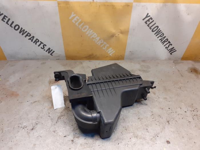 Begagnade Luftfilterhus Suzuki Swift (ZA/ZC/ZD1/2/3/9) 1.3 DDis 16V Pris € 45,00 Marginaltabell erbjuds av Yellow Parts