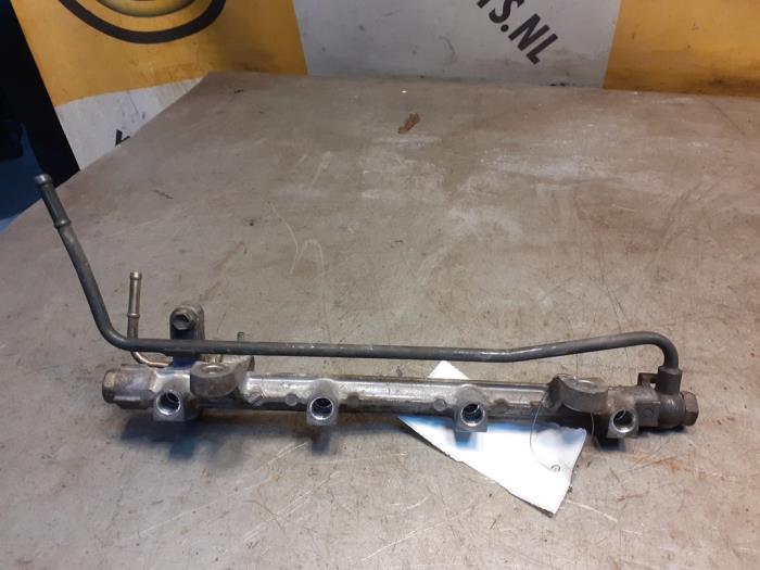 Usagé Système d'injection Suzuki Jimny Softtop 1.3i 16V 4x4 Cabrio Prix € 35,00 Règlement à la marge proposé par Yellow Parts