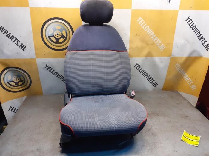 Używane Fotel prawy Chevrolet Metro 1.0 Cena € 59,00 Procedura marży oferowane przez Yellow Parts